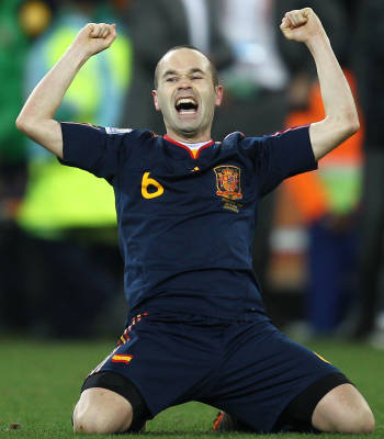 2010-FIFA-World-Cup-Spain-Andres-Iniesta-Winning-Goal-Fists.jpg