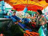 Vacation Travel To Market, to Market in Provence