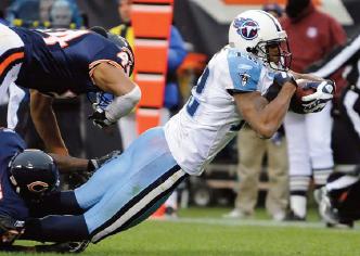 NFL 2008: Justin Gage stretches across the goal line on a 12-yard touchdown catch. Titans 23rd team in NFL history to start 9-0 & 14th NFL team since 1970 to win their first 9 games