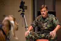 George Clooney & Ewan McGregor in the movie The Men Who Stare at Goats