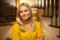 Kristen Bell, Jamie Lee Curtis, Sigourney Weaver  in the movie You Again