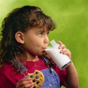 nutrition-facts-about-milk-and-healthy-kids.jpg