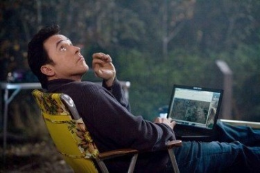 John Cusack & Chiwetel Ejiofor in the movie 2012