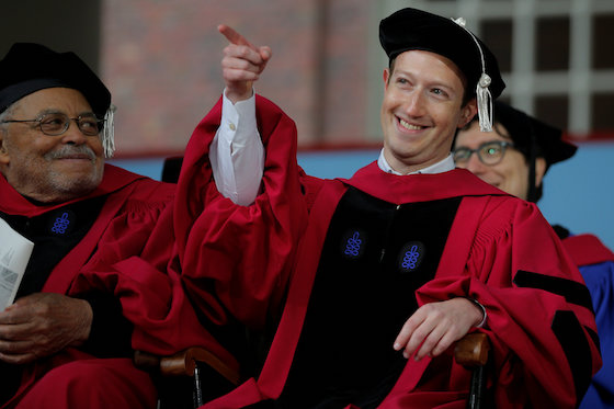 Facebook's Zuckerberg Urges Harvard Grads to Contemplate Risk