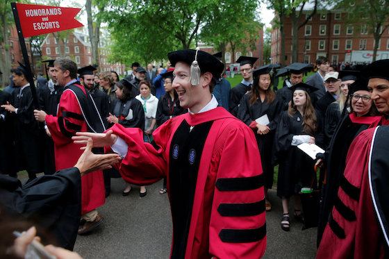 Facebook's Zuckerberg Urges Harvard Grads to Contemplate Risk
