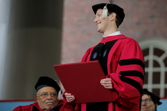 Facebook's Zuckerberg Urges Harvard Grads to Contemplate Risk