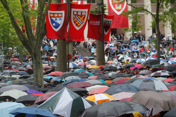 Facebook's Zuckerberg Urges Harvard Grads to Contemplate Risk