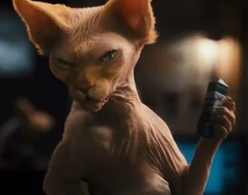 Bette Midler & Christina Applegate in the movie Cats & Dogs: The Revenge of Kitty Galore