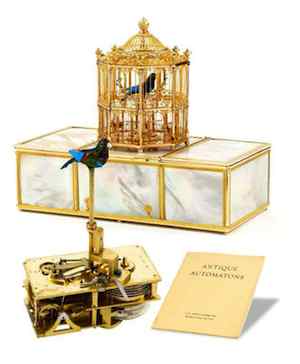 The circa 1800 gold jewel box with a singing bird mechanism sold for $273,253 in a recent Antiquorum Hong Kong auction. Photo courtesy of www.antiquorum.com