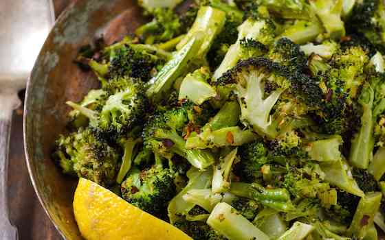 Garlicky Roasted Broccoli Recipe