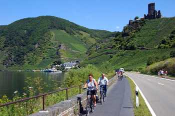 Biking along the sleepy and windy riverside bike path near Beilstein makes for an enjoyable day