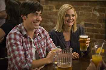 Drew Barrymore & Justin Long  in the movie Going the Distance