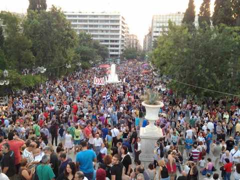 Syntagma Square fills with people supporting the 'No' vote ahead of the referendum on austerity. Photo by Kia Mistilis.