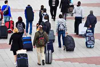 10 Ways to Stay Healthy During Holiday Travel