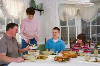 Family Dinners Help Fight Obesity