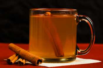 Hot Apple-Cinnamon Cider for Health, A Christmas Treat With the Taste of Days Gone By