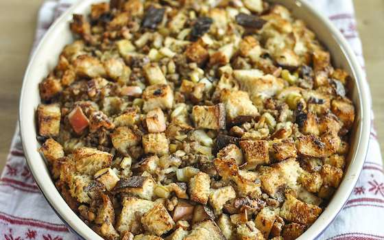 How to Make Easy Thanksgiving Turkey Stuffing 