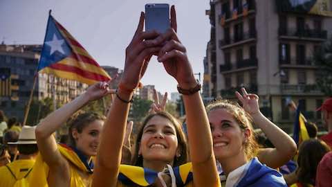 Inching towards Independence? The Game of Cat and Mouse between Catalonia and Spain