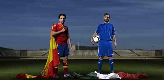 Euro 2012 Finals Preview: Italy vs Spain - Xavi Hernadez of Spain head to head against Daniele De Rossi of Italy (Source: Adidas)