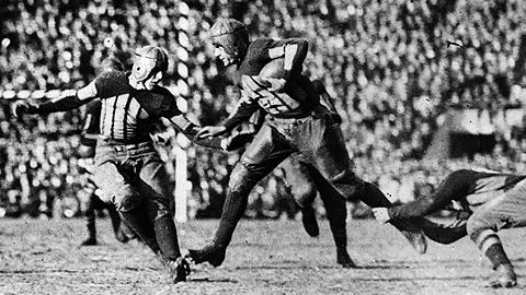 1925: Red Grange Puts NFL on the Map