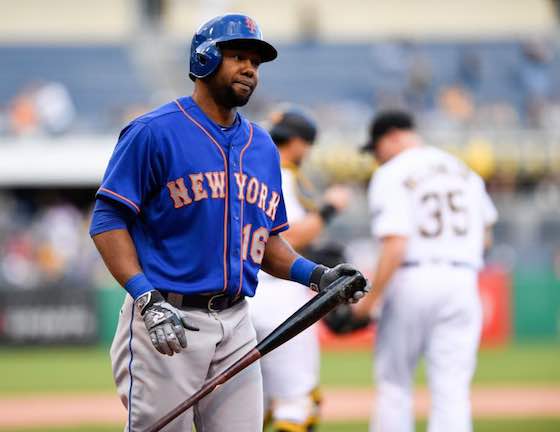 New York Mets outfielder Alejandro De Aza reacts after striking out against the Pittsburgh Pirates.