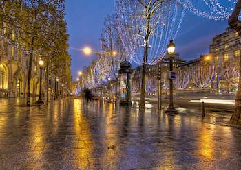 Christmas on the Champs-Élysées Courtesy: Stuck in Customs http://www.flickr.com/photos/stuckincustoms/