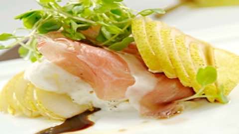 Pear and Prosciutto Salad with Vinaigrette