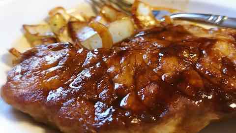 Pork Chops with Caramelized Maple Onions
