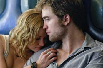 Robert Pattinson & Emilie de Ravin in the movie Remember Me