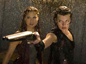 Milla Jovovich & Ali Larter  in the movie Resident Evil: Afterlife 3D