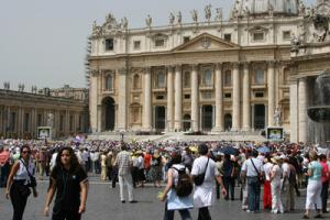 During the summer months, the crowd in St. Peter's Square often exceeds 5,000 people for the Pope's general audience.