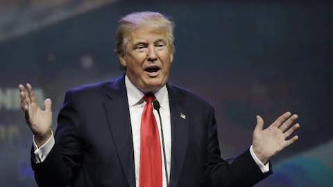 Trump Nabs First Lead Against Clinton in Poll
