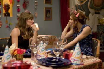 Jennifer Garner & Jessica Biel in the movie Valentine's Day
