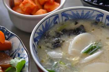 Vegetarian Dduk Gook (Korean Rice Cake Soup)